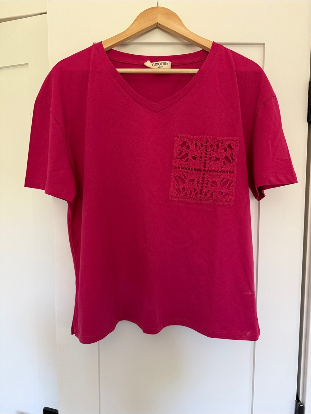 Camomilla Crochet Pocket V-Neck Short Sleeve Tee - Fuchsia